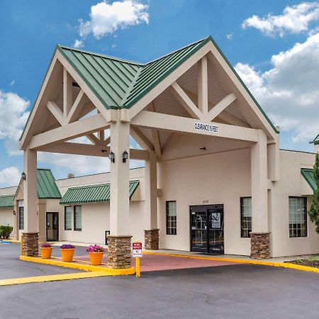 Quality Inn & Suites Hanes Mall Winston-Salem Exterior photo