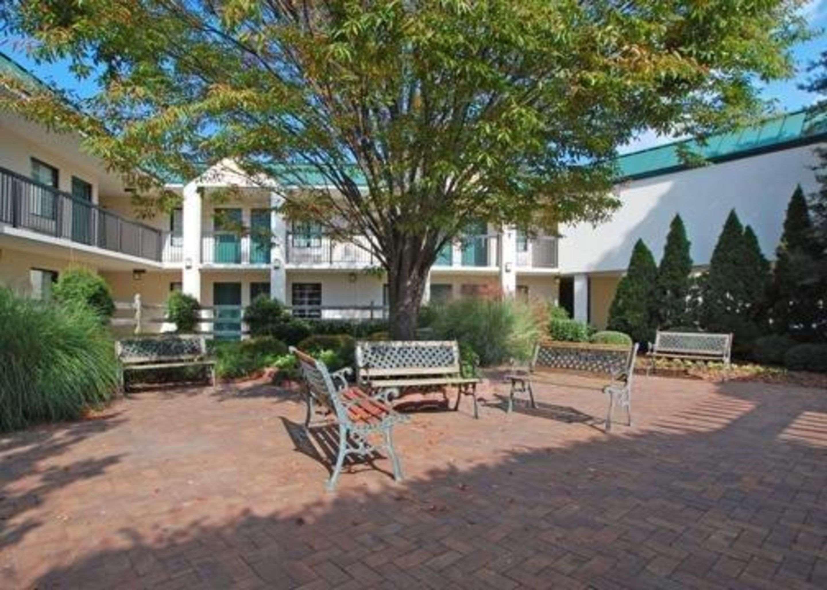 Quality Inn & Suites Hanes Mall Winston-Salem Exterior photo