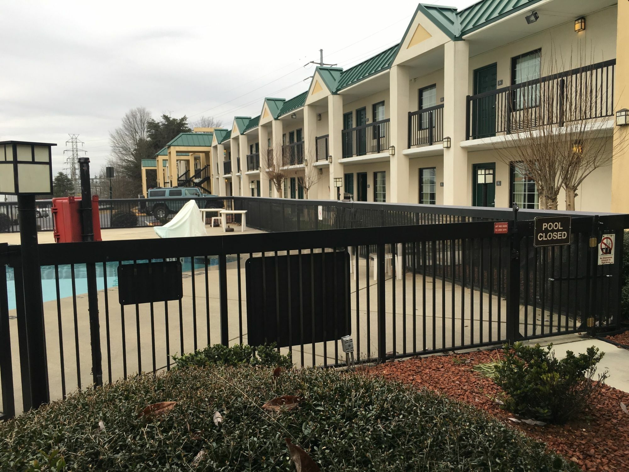 Quality Inn & Suites Hanes Mall Winston-Salem Exterior photo