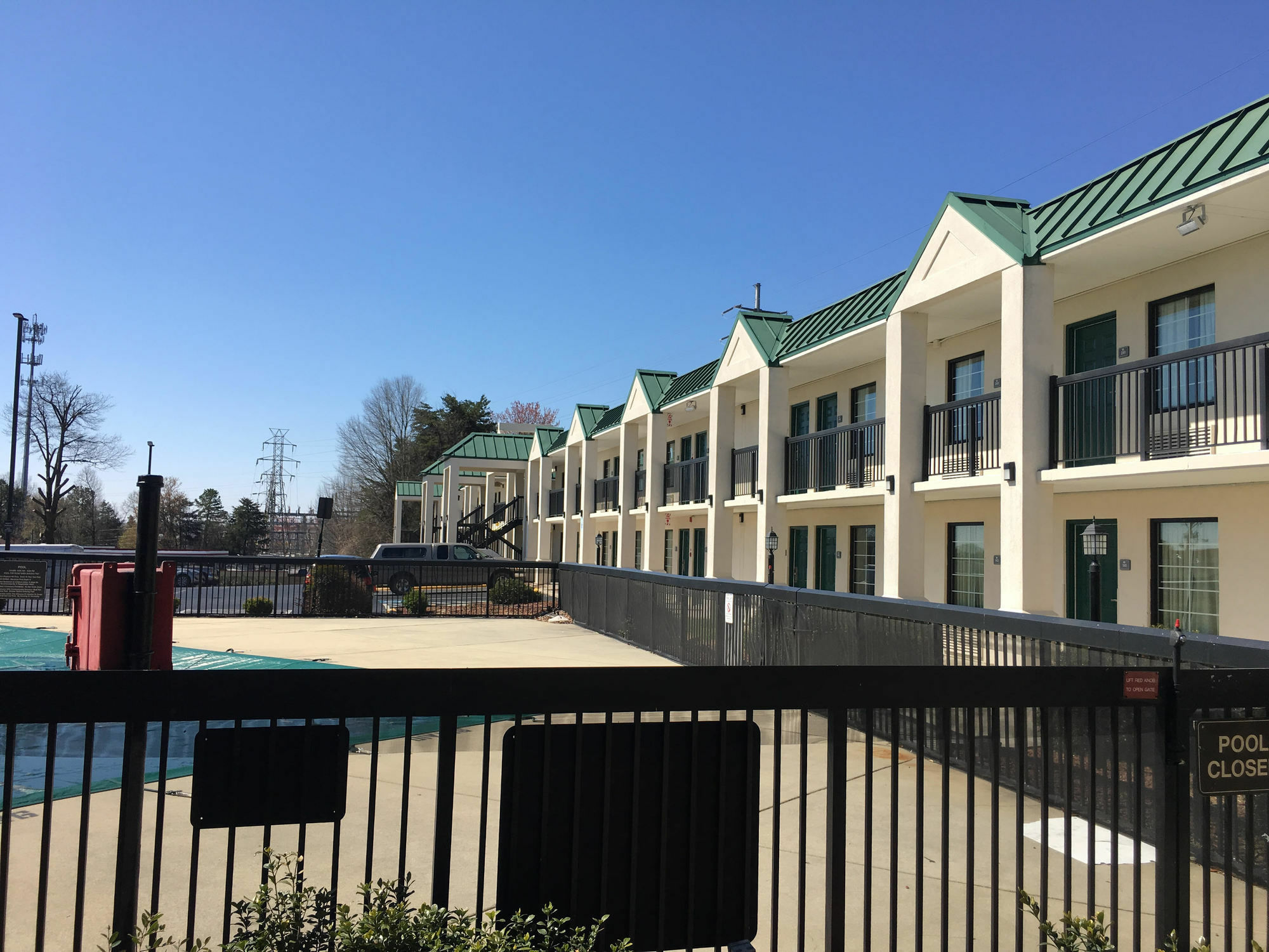 Quality Inn & Suites Hanes Mall Winston-Salem Exterior photo