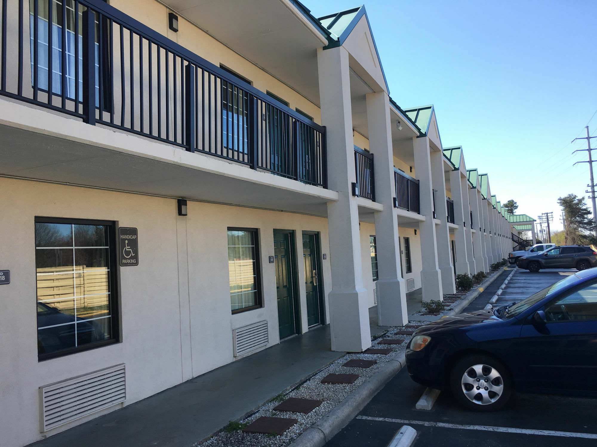 Quality Inn & Suites Hanes Mall Winston-Salem Exterior photo